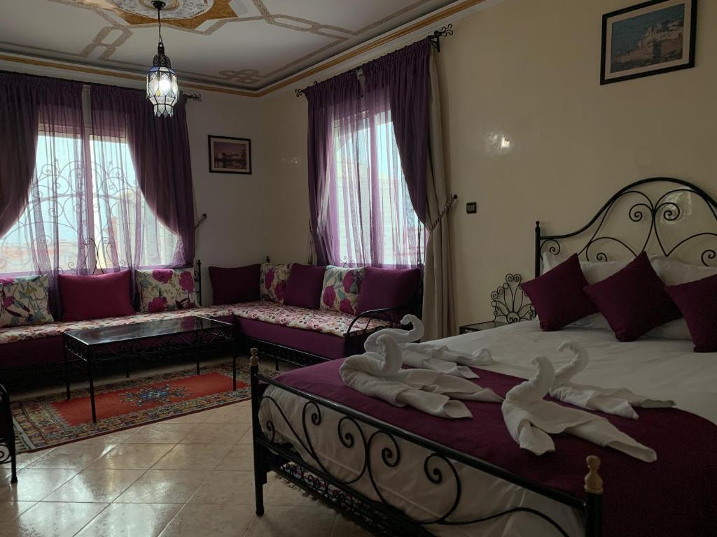 Postel nebo postele na pokoji v ubytování Hotel Borj Mogador