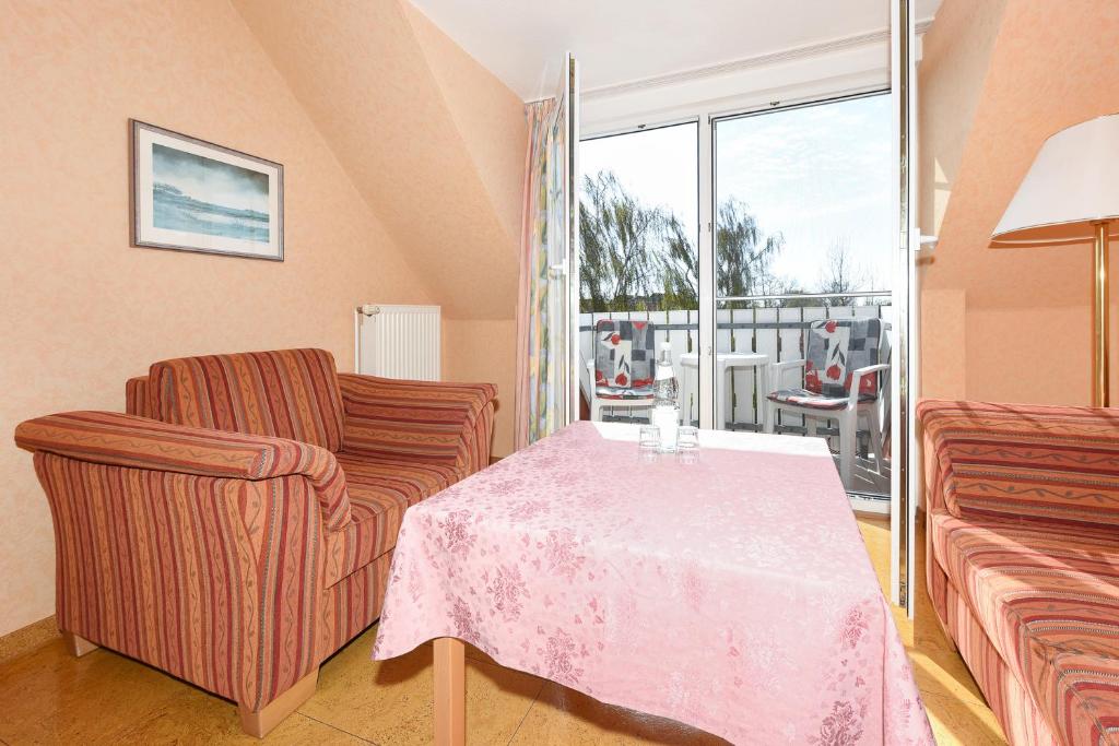 Postel nebo postele na pokoji v ubytování Hotel-Pension Störtebeker