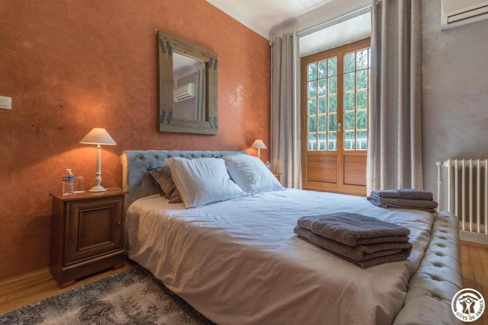 Postel nebo postele na pokoji v ubytování Château de Vidaussan