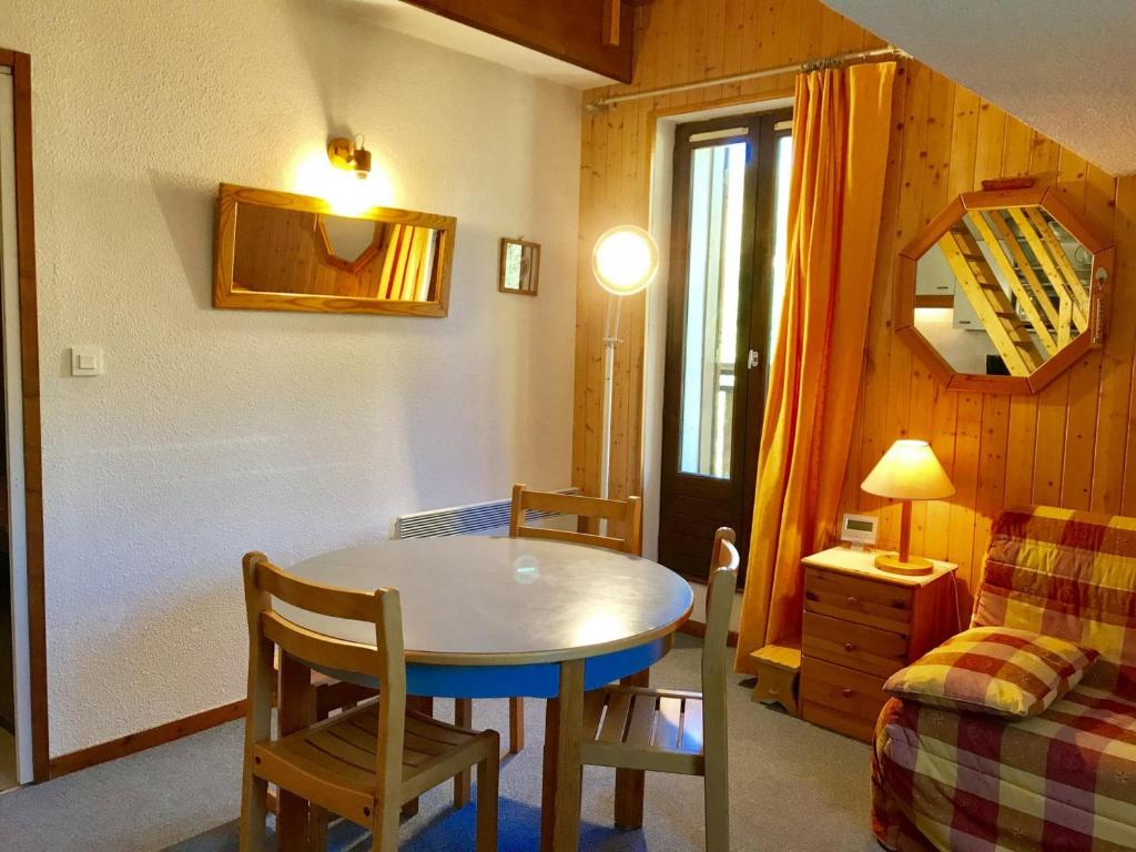 a room with a table and chairs and a couch at Appartement Villard-de-Lans, 2 pièces, 4 personnes - FR-1-515-95 in Villard-de-Lans