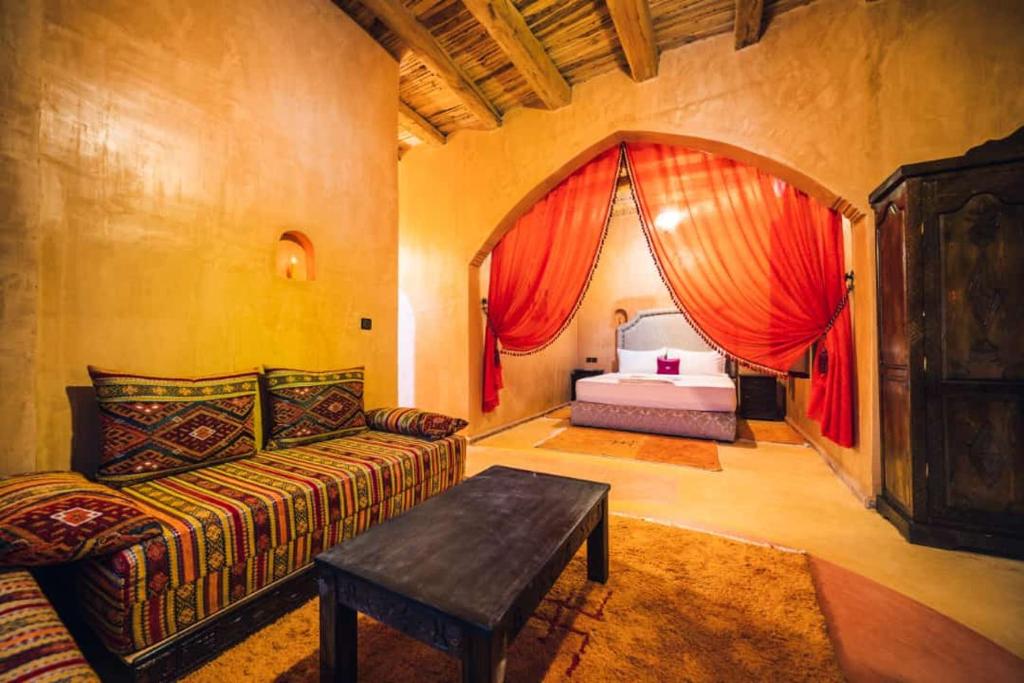 Een bed of bedden in een kamer bij Palais D'Ouzoud