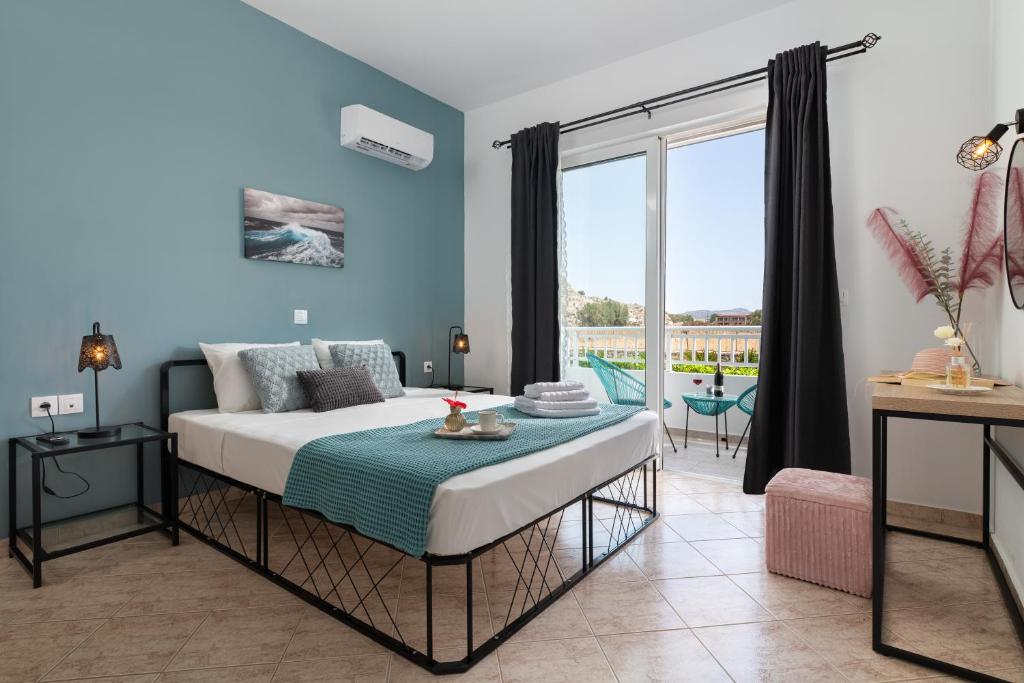 Postel nebo postele na pokoji v ubytování Althea Apartments