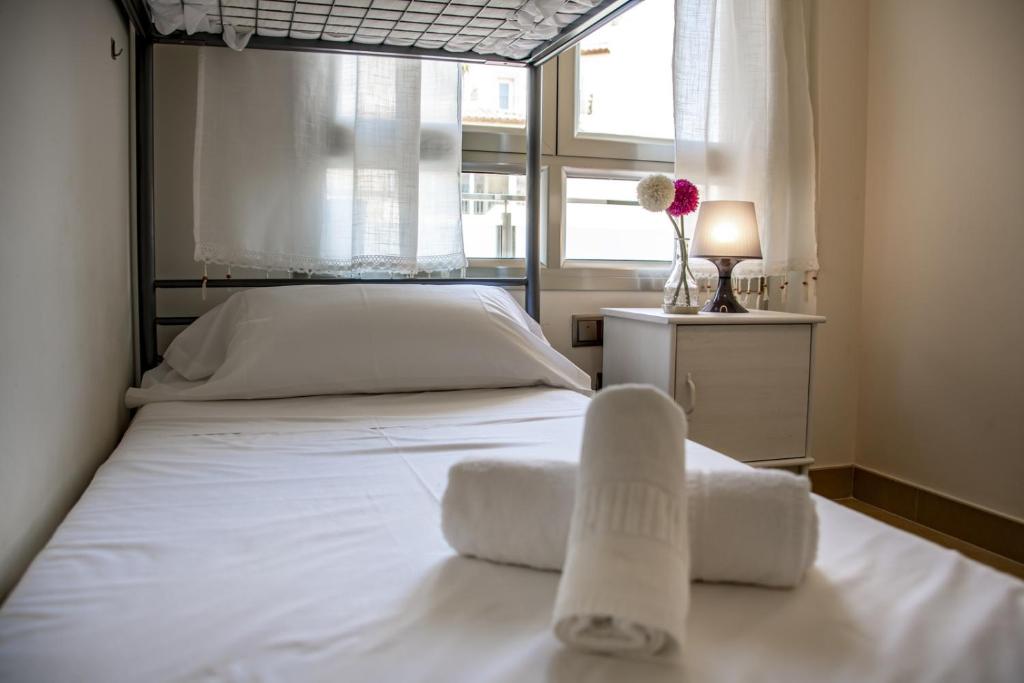 Postel nebo postele na pokoji v ubytování Villas Guzman - Marjaleta