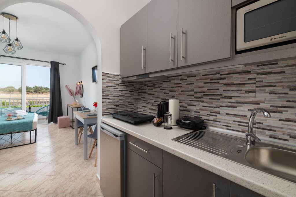 Kuchyň nebo kuchyňský kout v ubytování Althea Apartments