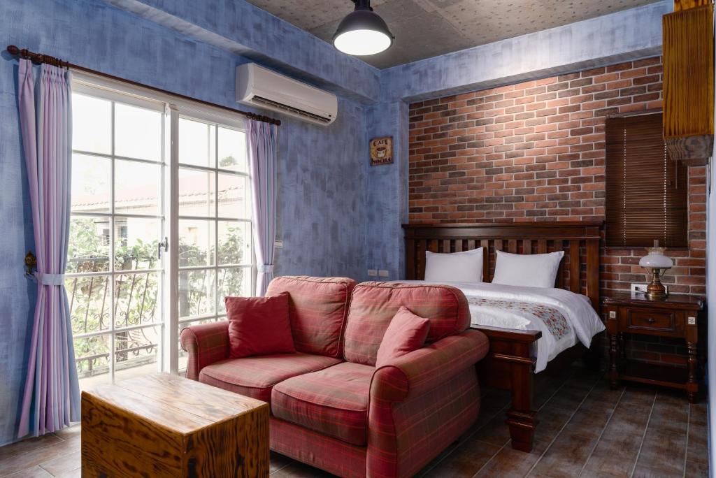 a living room with a couch and a bed at Brulee's Done in Dongshan