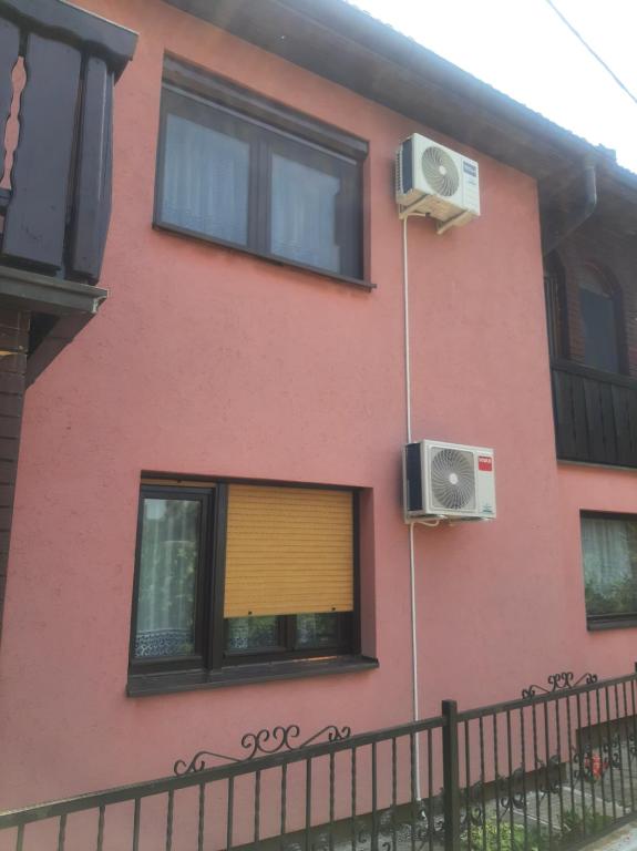 IN Pavlović - Housity