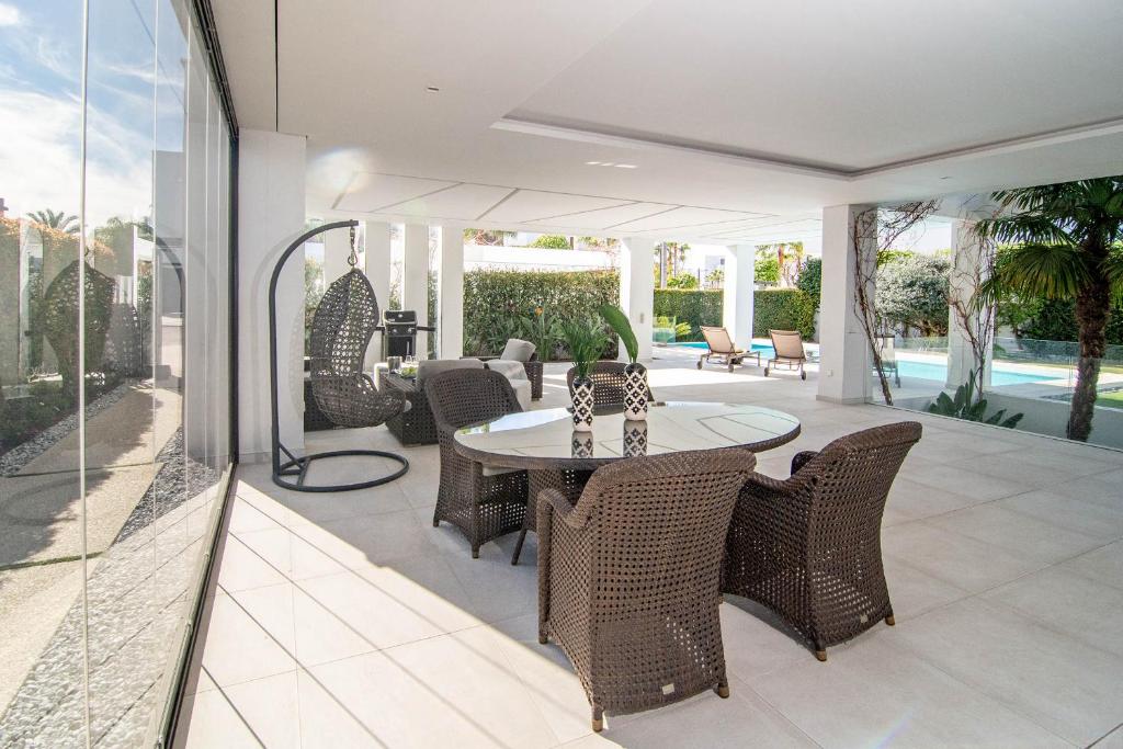 2021 Built Extravagant Villa in Luxurious Mirabella Hills ...
