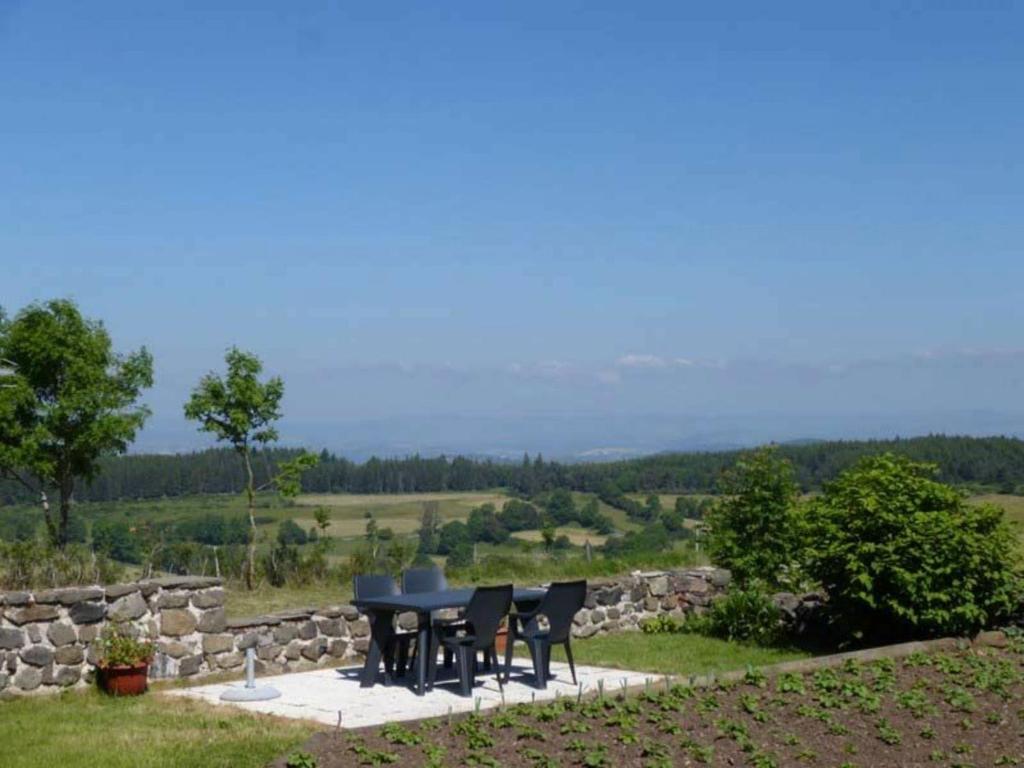 Ancienne ferme du Couderc à Freycenet-la-Tour, 2 chambres, terrasse, jardin, parking inclus - FR-1-582-277 - Holiday Home (5 Adults)