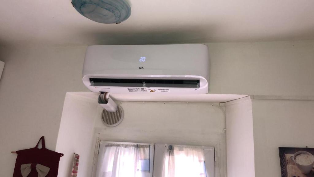 Televízia a/alebo spoločenská miestnosť v ubytovaní ControVento Apartament II