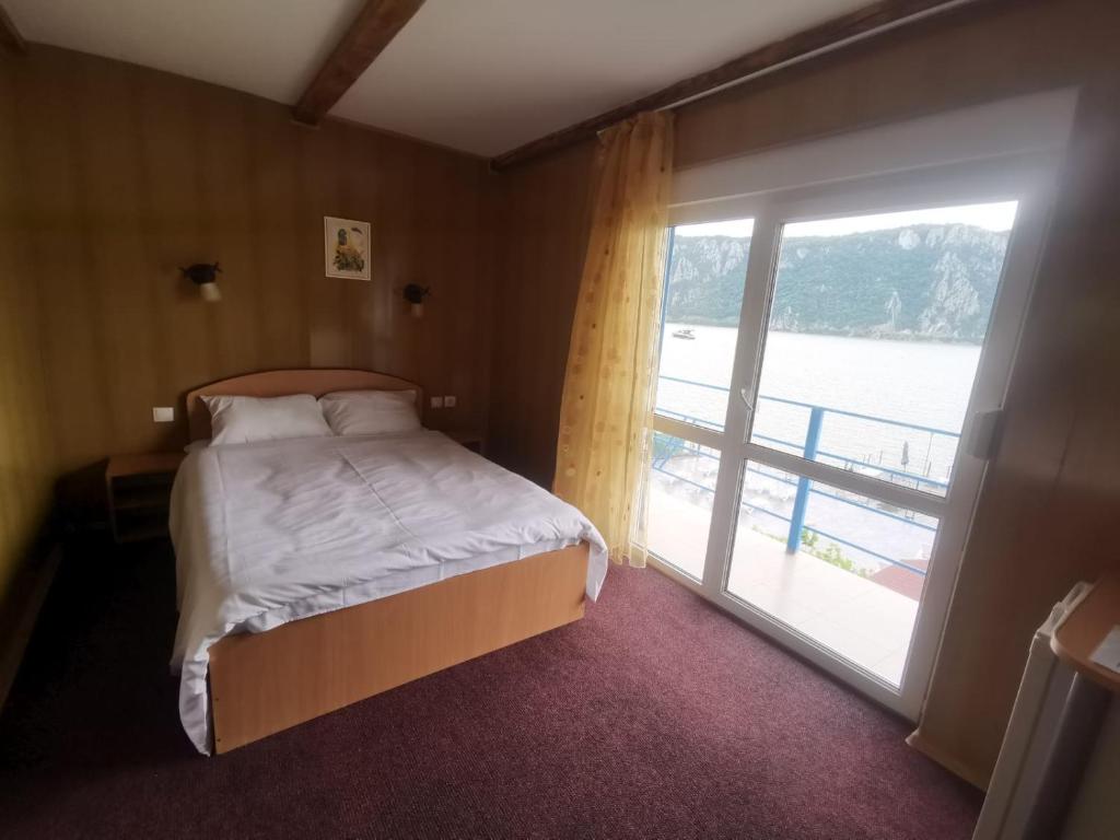 Postel nebo postele na pokoji v ubytování Anacor