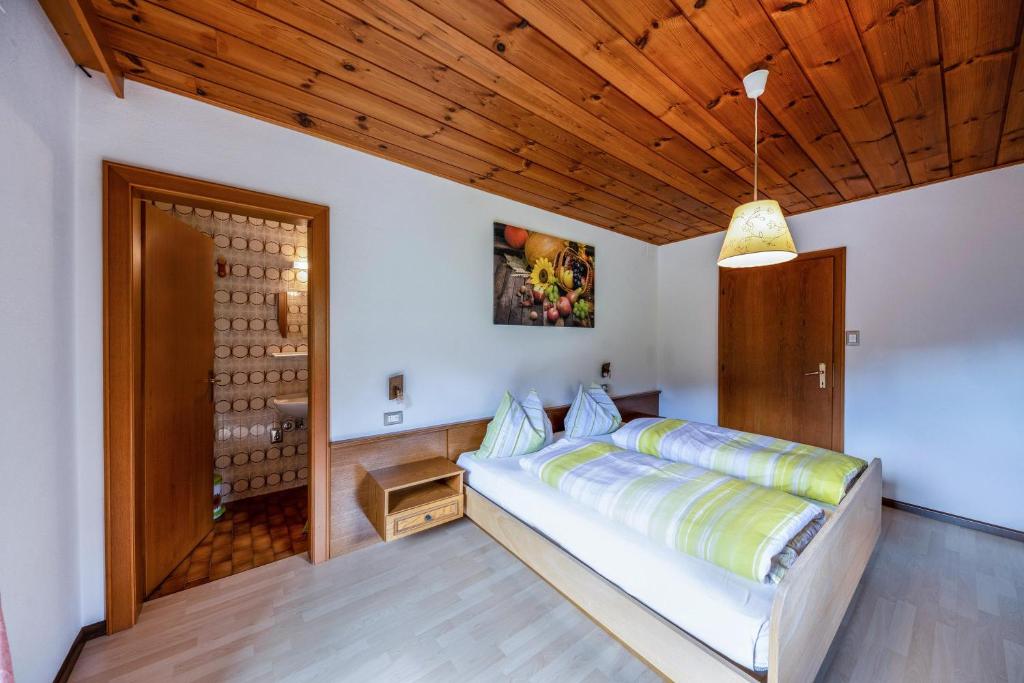 Postel nebo postele na pokoji v ubytování Grödnerhof Peter