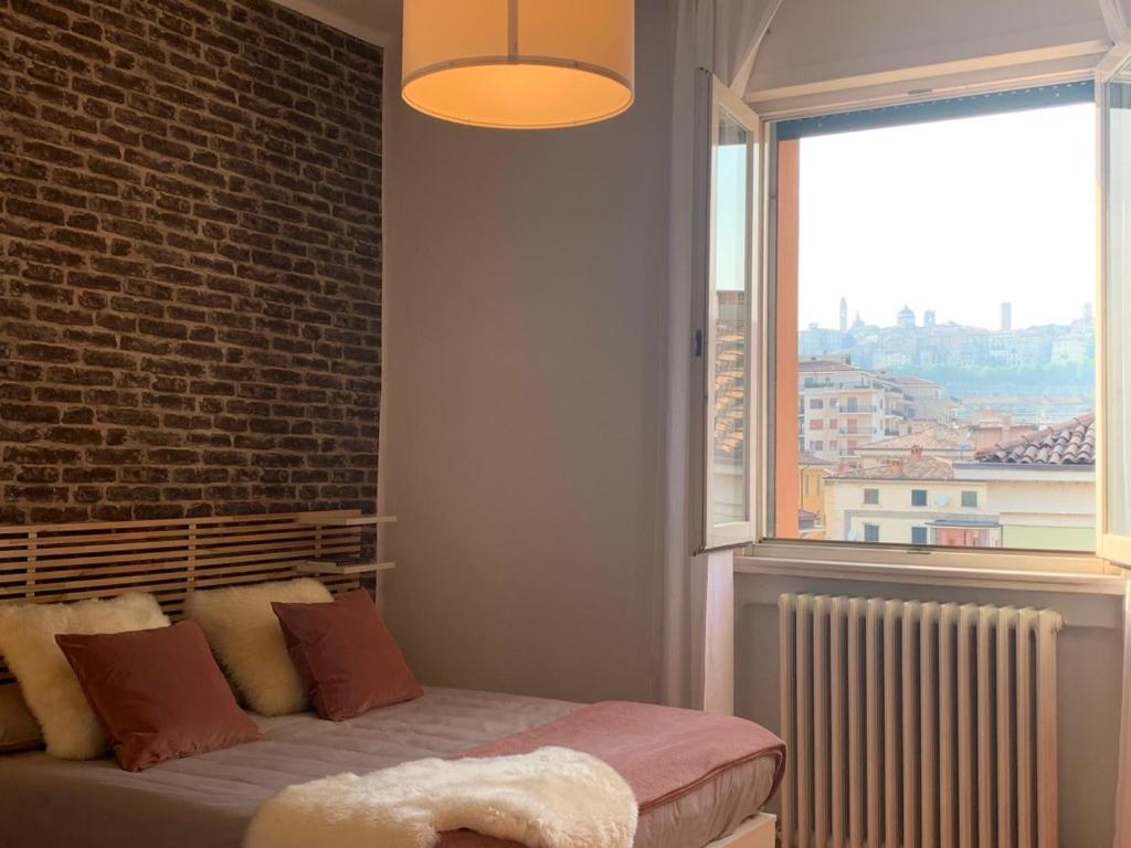 Łóżko lub łóżka w pokoju w obiekcie Camozzi Central Apartment