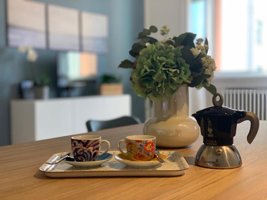 Zestaw do parzenia kawy i herbaty w obiekcie Camozzi Central Apartment