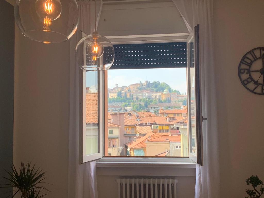 Zdjęcie z galerii obiektu Camozzi Central Apartment w Bergamo