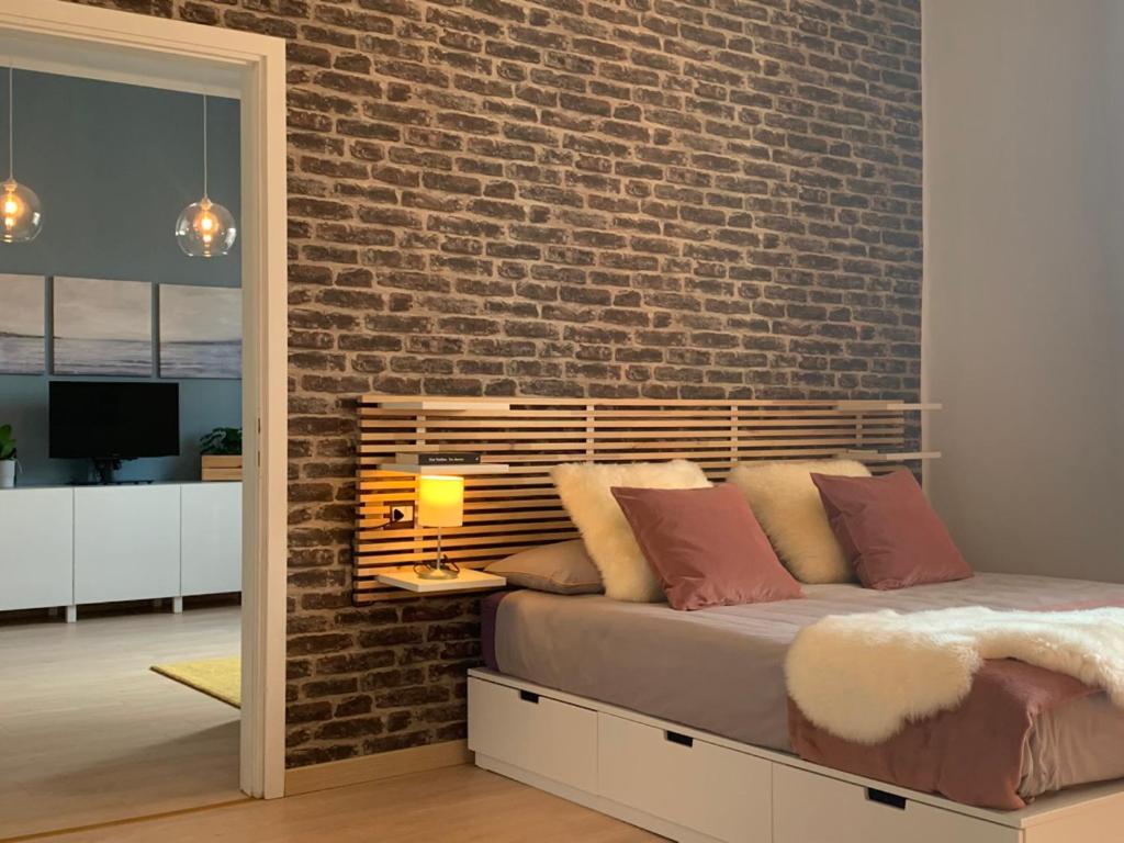 Łóżko lub łóżka w pokoju w obiekcie Camozzi Central Apartment