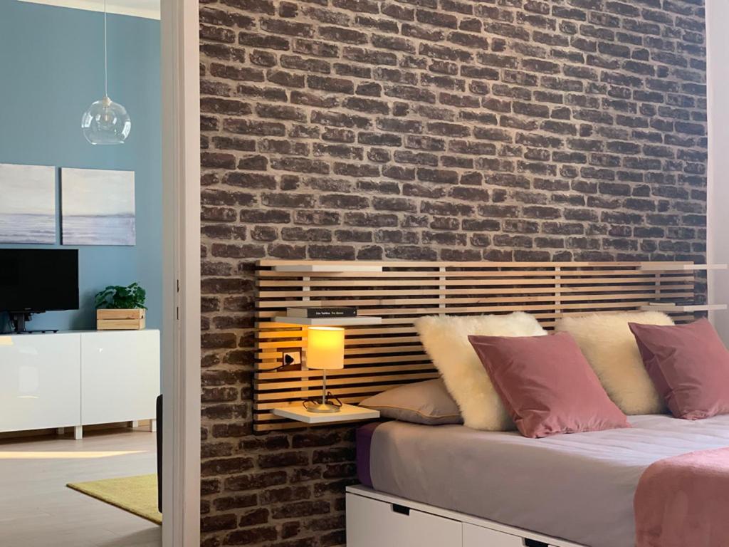 Łóżko lub łóżka w pokoju w obiekcie Camozzi Central Apartment