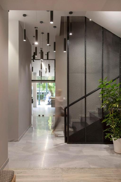 Thisean Modern Suites By Athens Stay - Resim 5