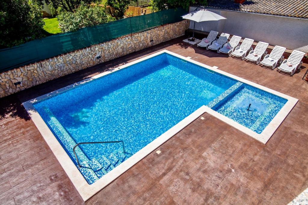 Bazén v ubytování Villa Anita nebo v jeho okolí