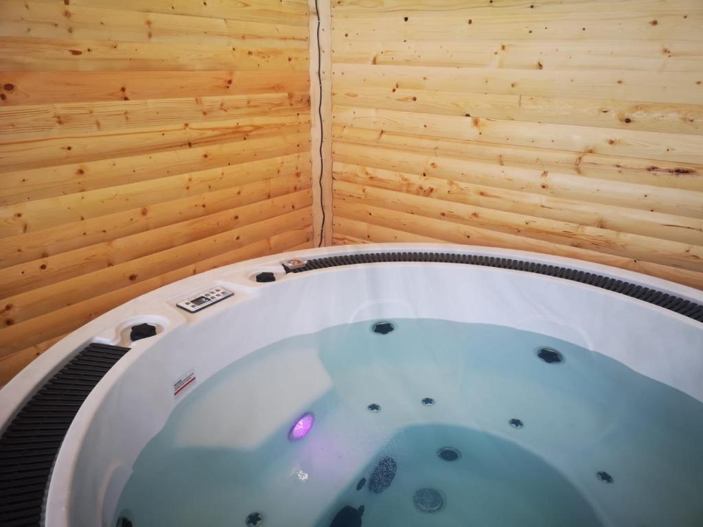 a jacuzzi tub in a room with wooden walls at Kuća za odmor Evolo in Skrad