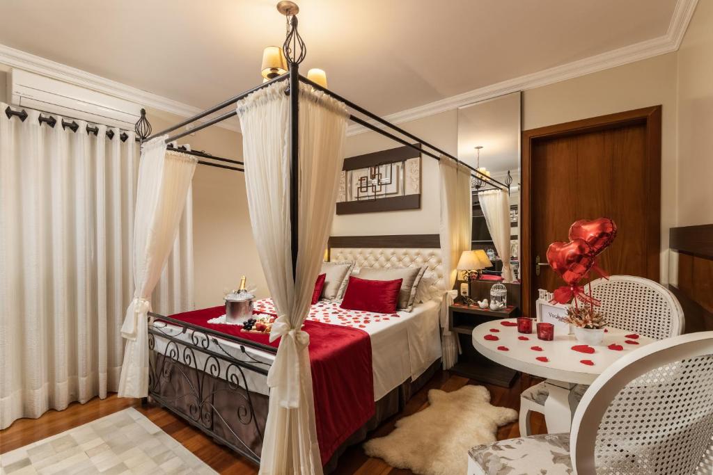 Postel nebo postele na pokoji v ubytování Hotel Vivenda dos Sonhos