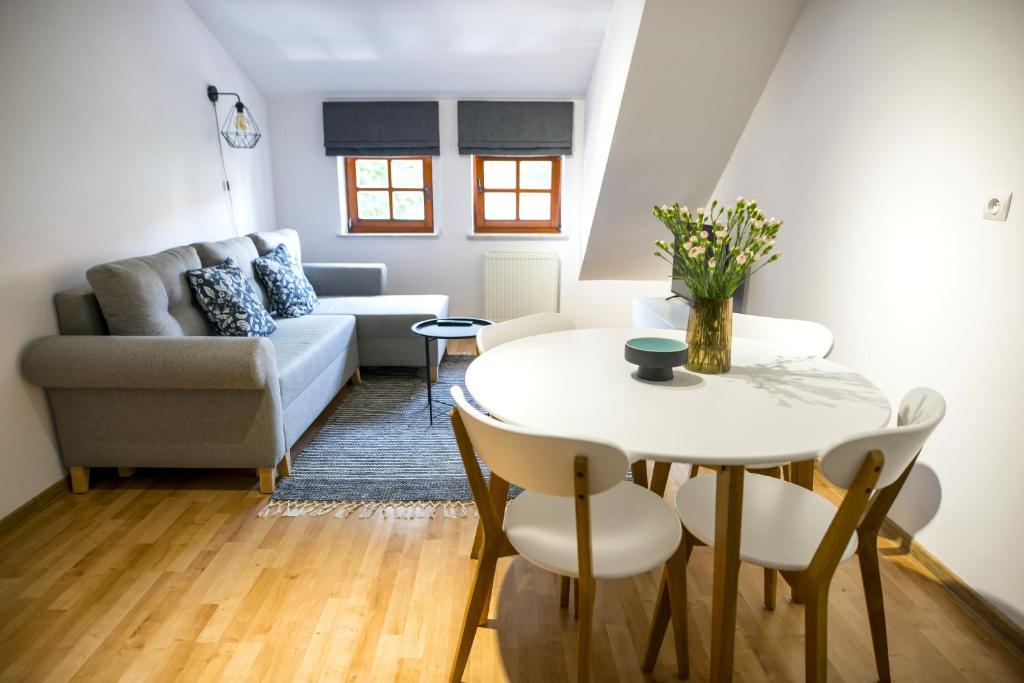 Posedenie v ubytovaní Apartamenty Centrum Biskupiec