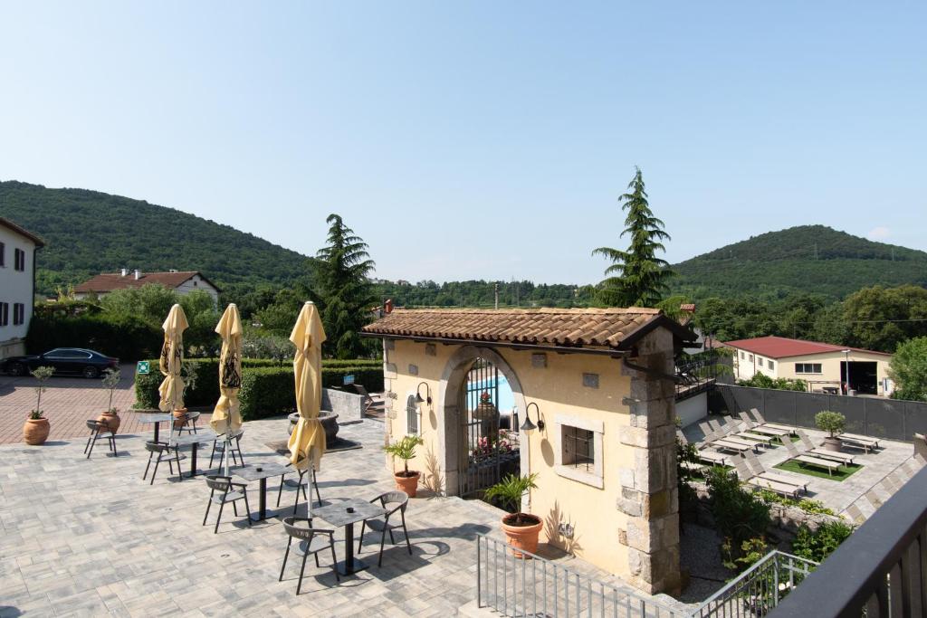Nespecifikovaný výhled na hory nebo výhled na hory při pohledu z hotelu