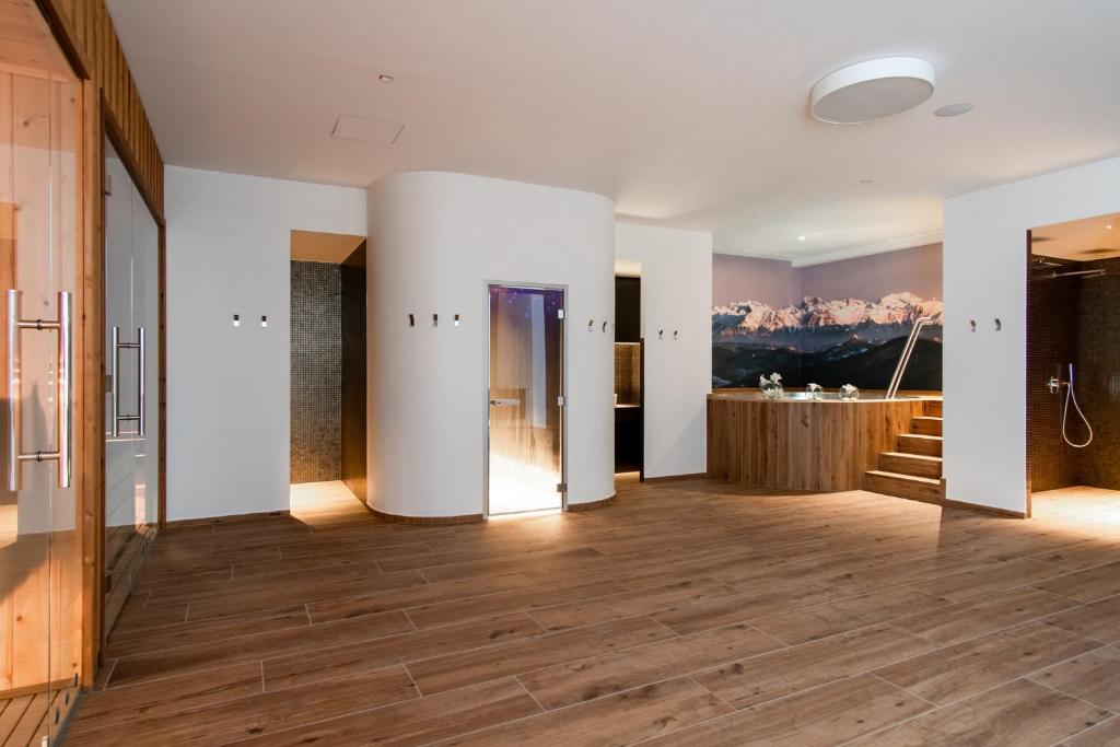 Nespecifikovaný výhled na hory nebo výhled na hory při pohledu z hotelu