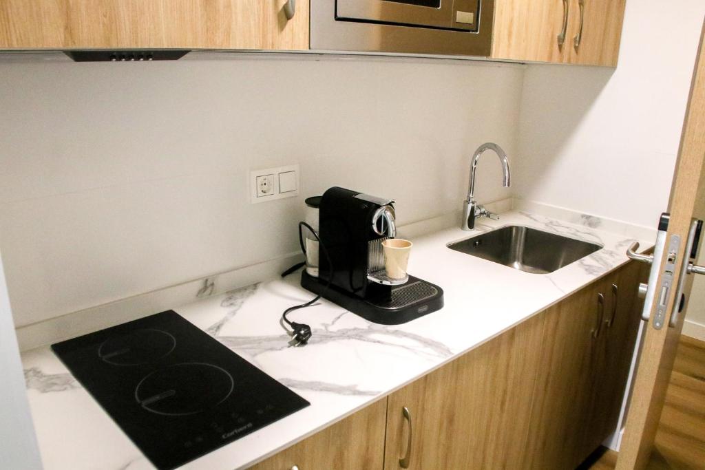 A kitchen or kitchenette at Apartamentos Mundaka Surf Camp
