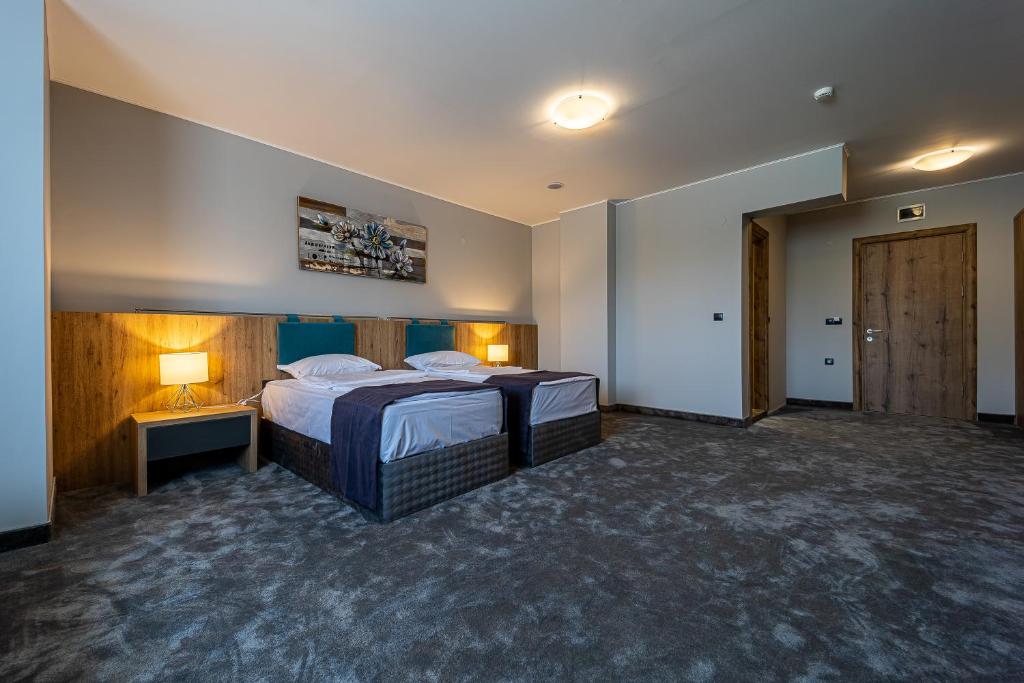Postel nebo postele na pokoji v ubytování Hotel Caesar 2