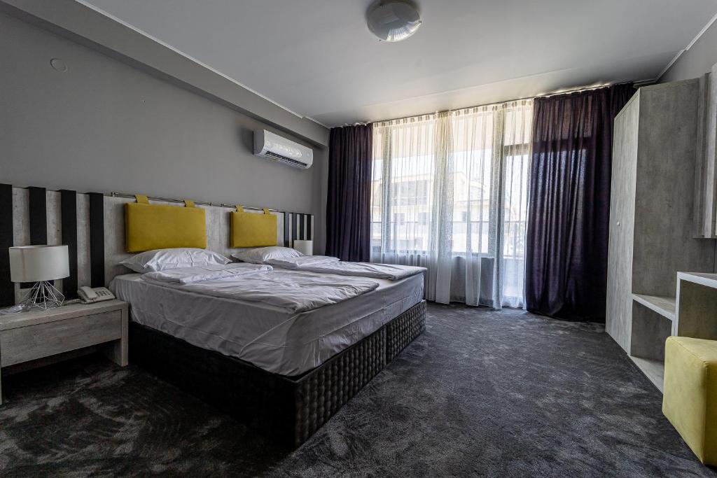 Postel nebo postele na pokoji v ubytování Hotel Caesar 2