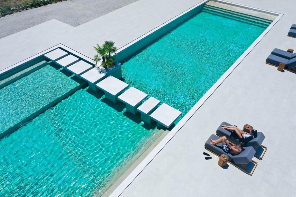 Basen w obiekcie Adama Mykonos Boutique Hotel lub w pobliżu