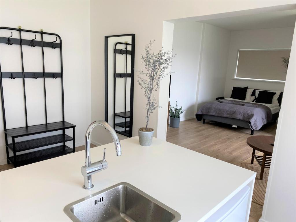 Postel nebo postele na pokoji v ubytování Day Dream Soleyjargata Rooms & Apartments
