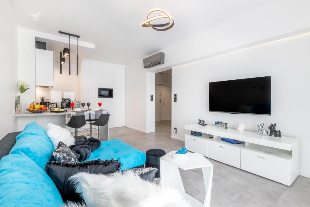 Televízia a/alebo spoločenská miestnosť v ubytovaní Leo Apartament Delux