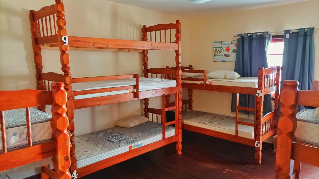 Dviaukštė lova arba lovos apgyvendinimo įstaigoje Varandas do Arraial- Hostel