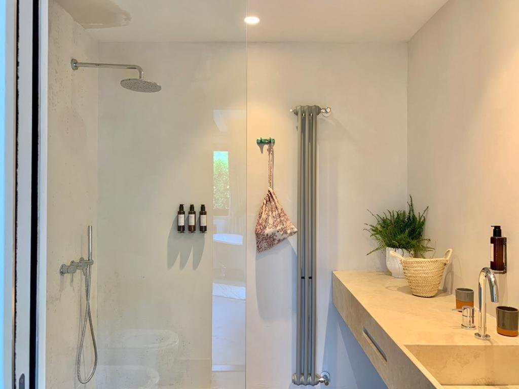 a bathroom with a shower with a glass door at Santa Lucia Maccarese - Residenza Agricola in Maccarese