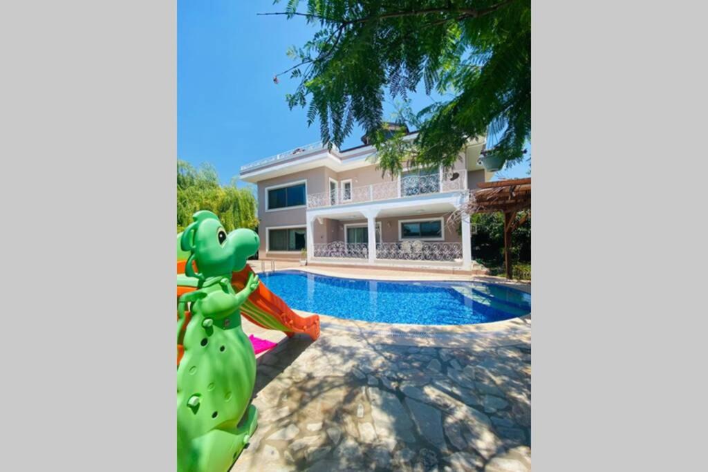 Bazén v ubytování villa Belis&Liya nebo v jeho okolí