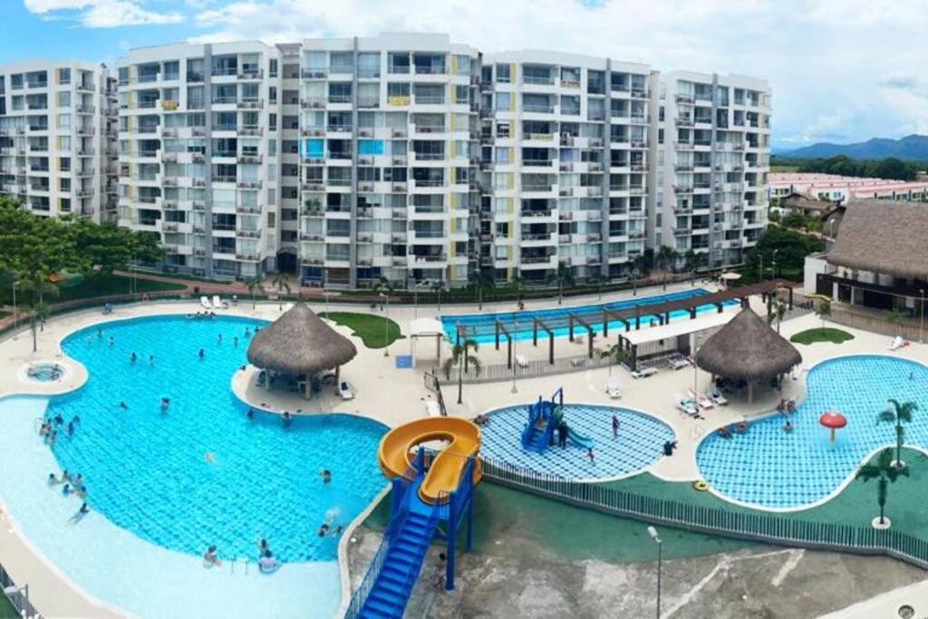 an image of a large swimming pool in a resort at Estrene apto VIP en el mejor condominio campestre 753 in Girardot