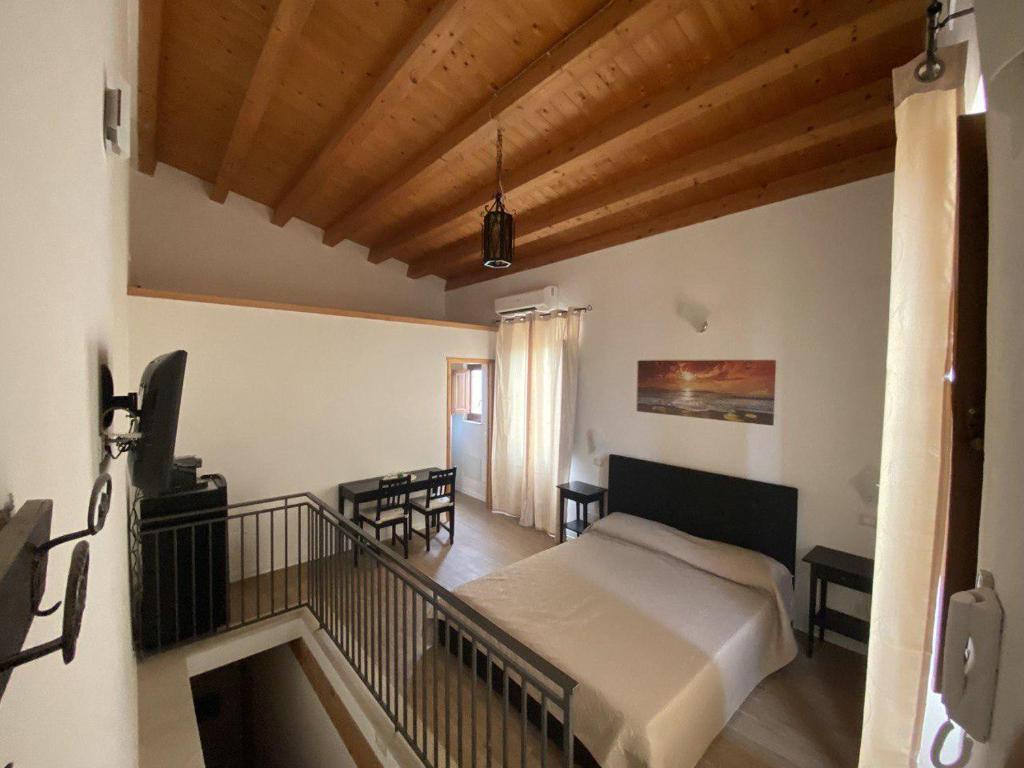 Postel nebo postele na pokoji v ubytování Decadracma rooms