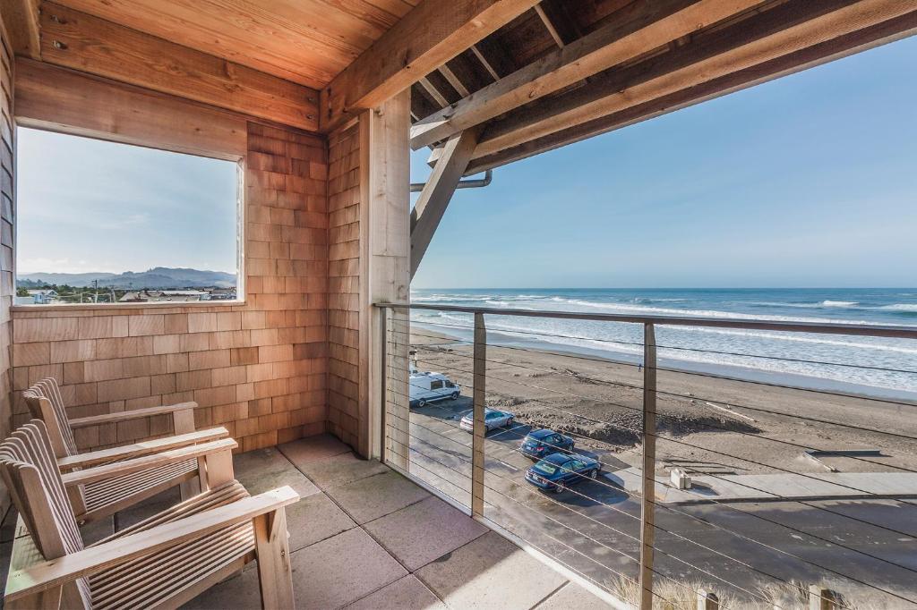 Headlands Coastal Lodge & Spa - 