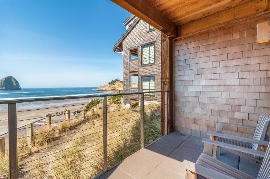 Headlands Coastal Lodge & Spa - 