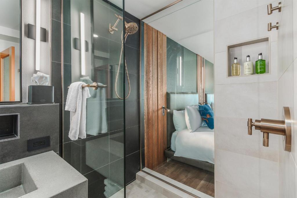 Headlands Coastal Lodge & Spa - 