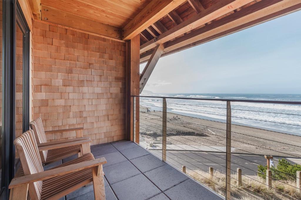 Headlands Coastal Lodge & Spa - 