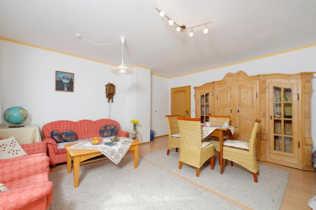 Posezení v ubytování Gästehaus Koyerbauer Boardinghouse