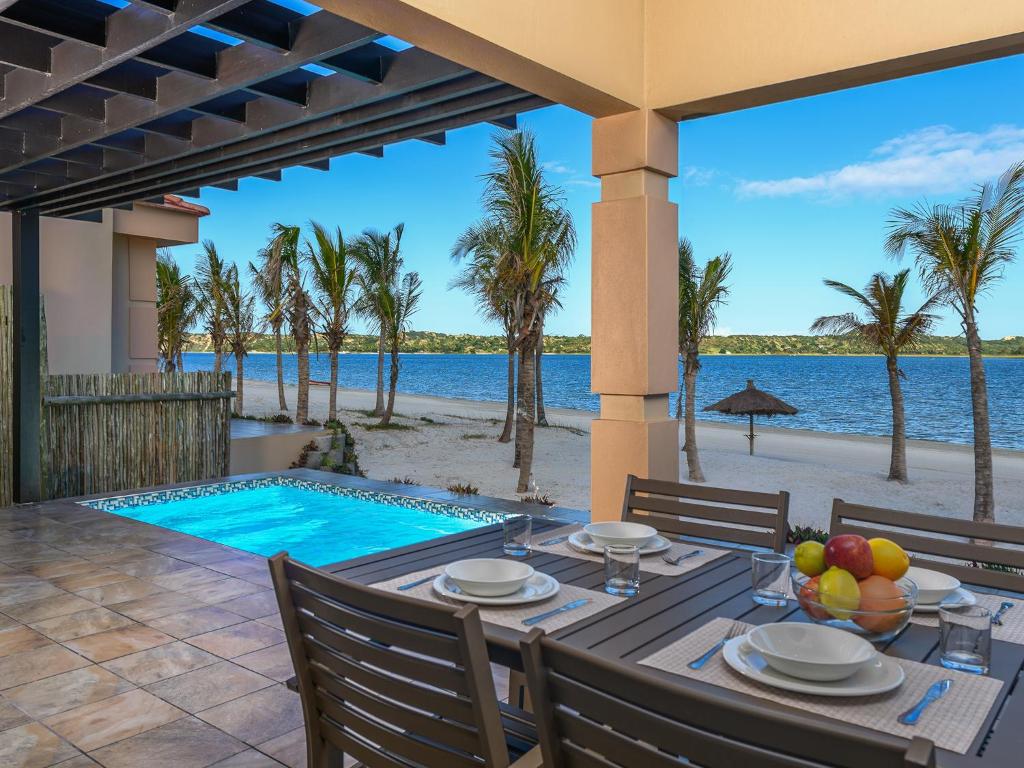 San Martinho Beach Club - Luxury Four Bedroom Villa With Splash Pool