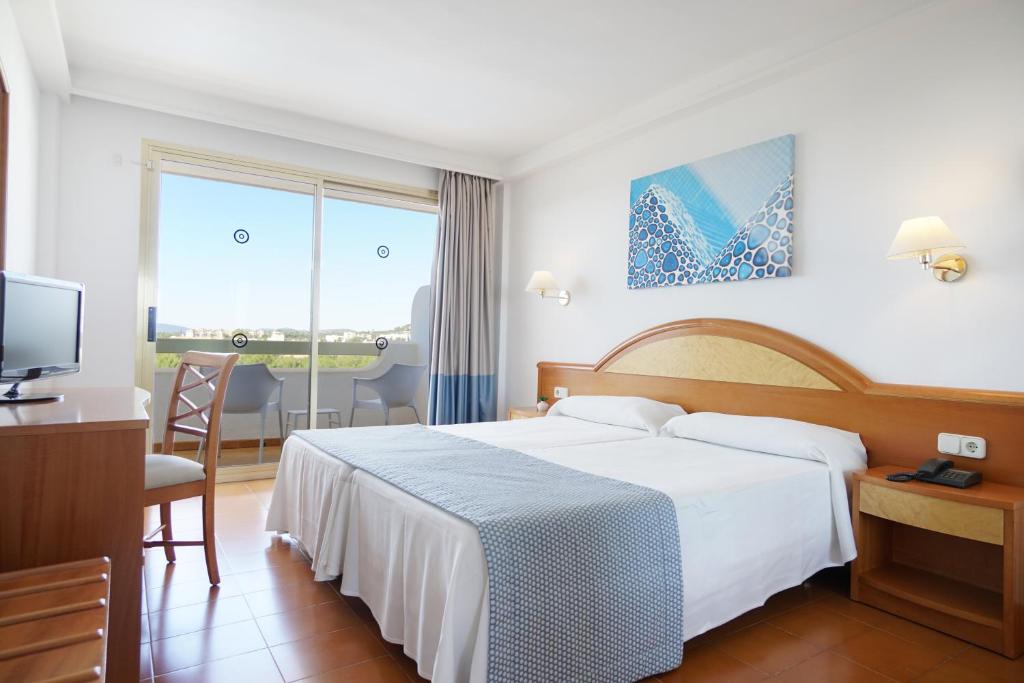 Postel nebo postele na pokoji v ubytování Hotel Millor Sol