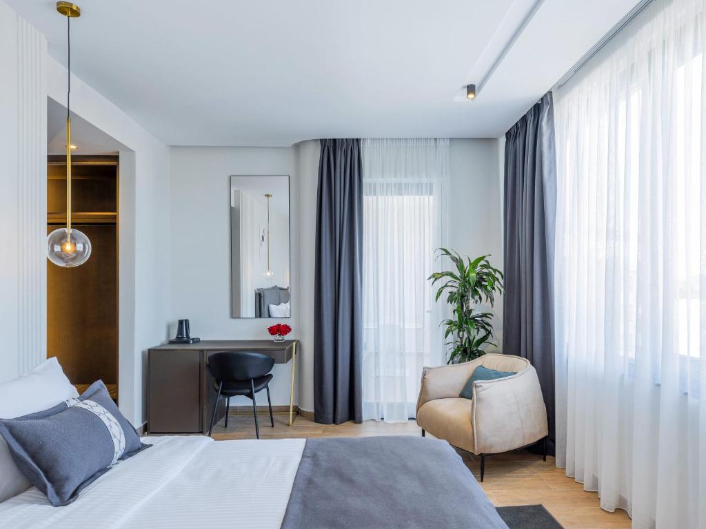 Postel nebo postele na pokoji v ubytování Mövenpick Hotel Lalez Durres