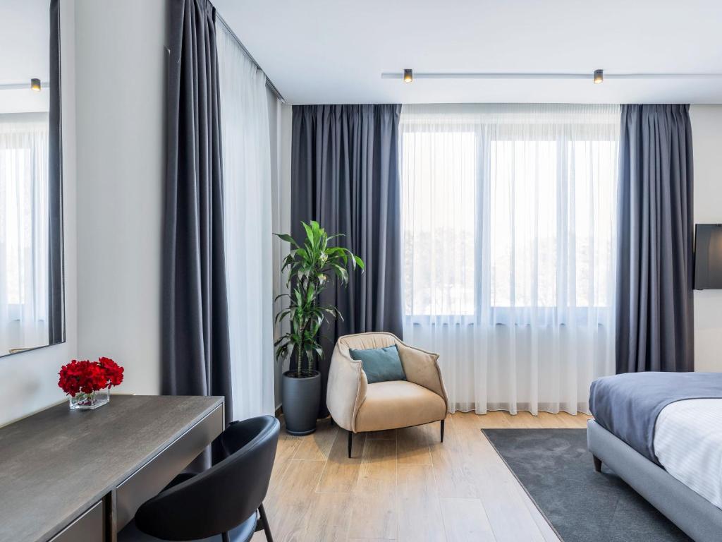Postel nebo postele na pokoji v ubytování Mövenpick Hotel Lalez Durres