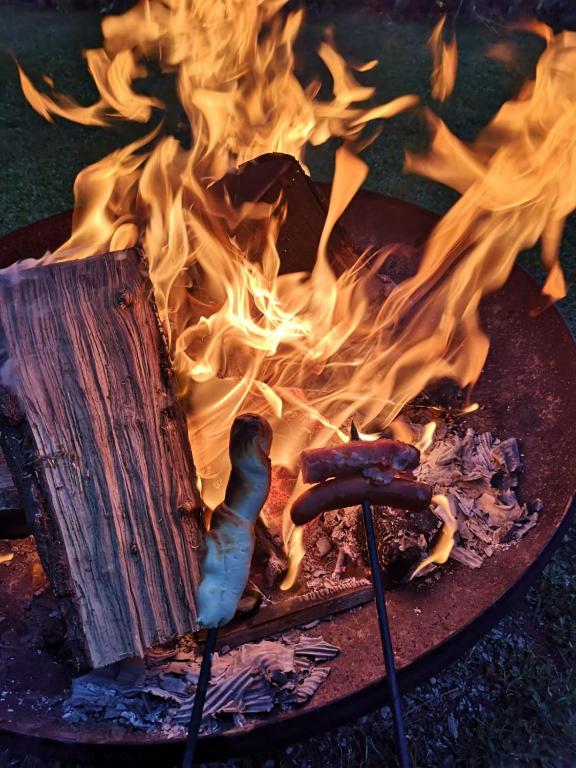A nyaralóban sütögetési lehetőséget kínál a vendégeknek