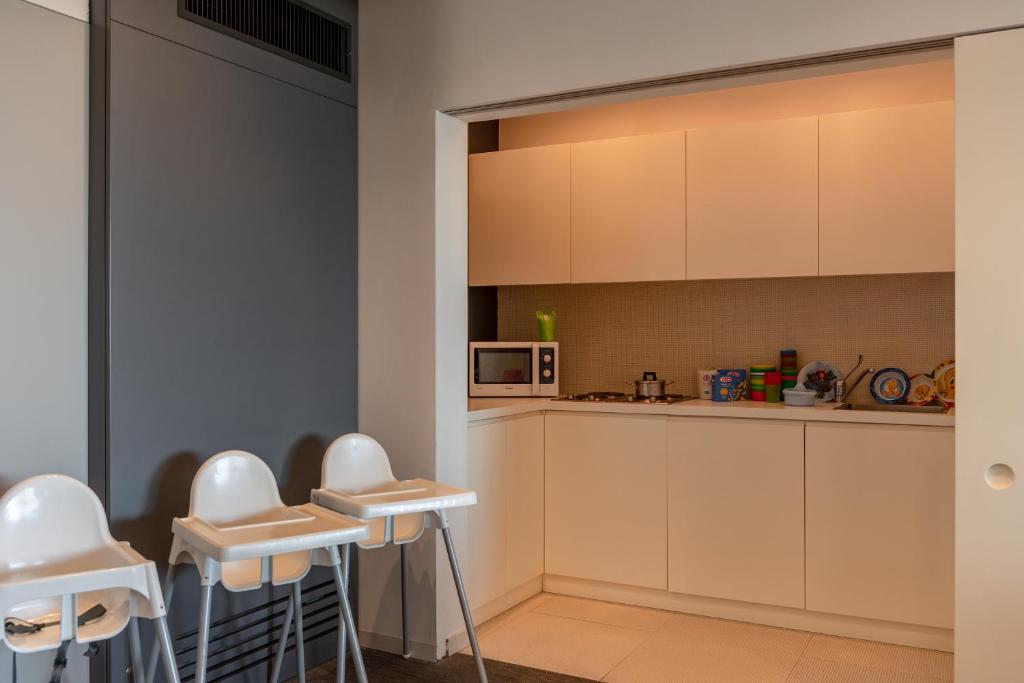 Kuchyň nebo kuchyňský kout v ubytování Hotel Commodore