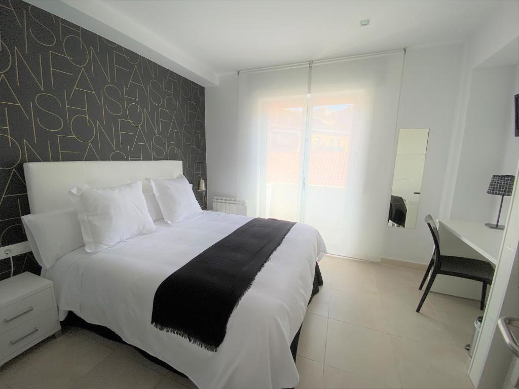 Posteľ alebo postele v izbe v ubytovaní Hostal Somnis